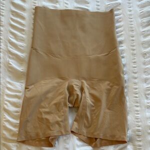 New w/o tags KNIX Women's Tan High-Waisted shaper/anti chafe shorts.Size Medium